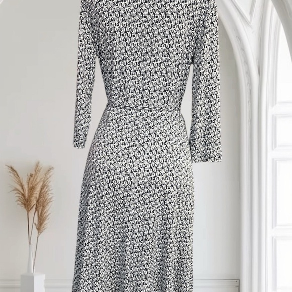 White Stag Long Sleeve Patterned Dress - Picture 2 of 7